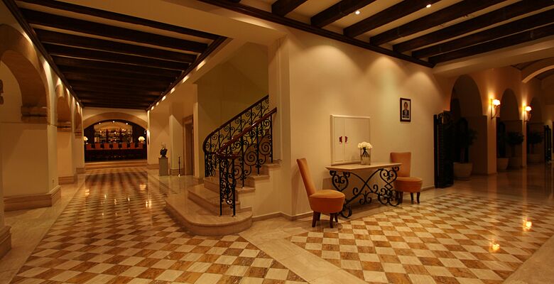 Colony Hotel