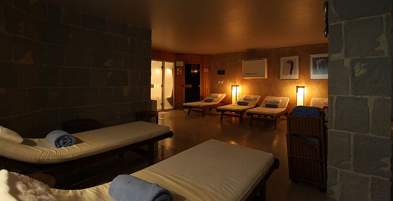 Colony Hotel