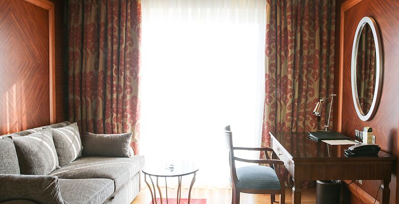 Colony Hotel