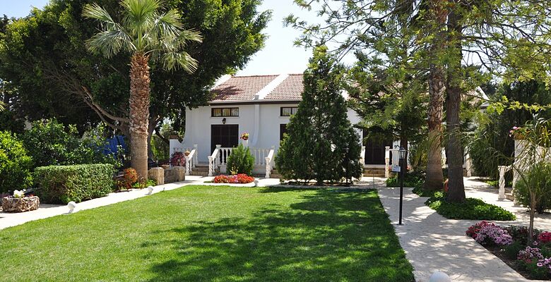 Almond Holiday Village