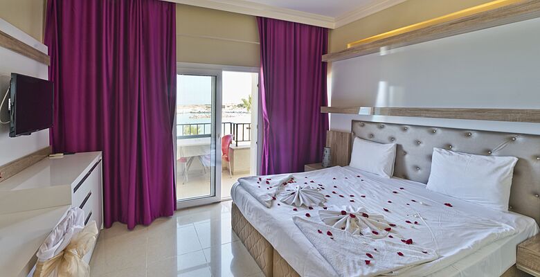 Club Malibu Beach Hotel
