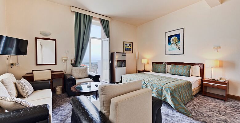Dome Hotel