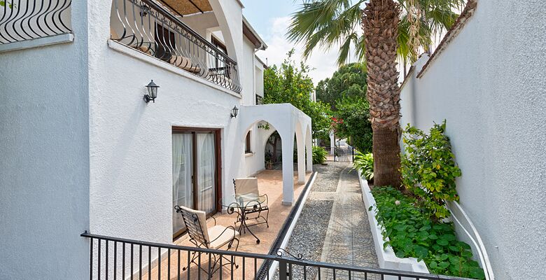Hideaway Club Hotel
