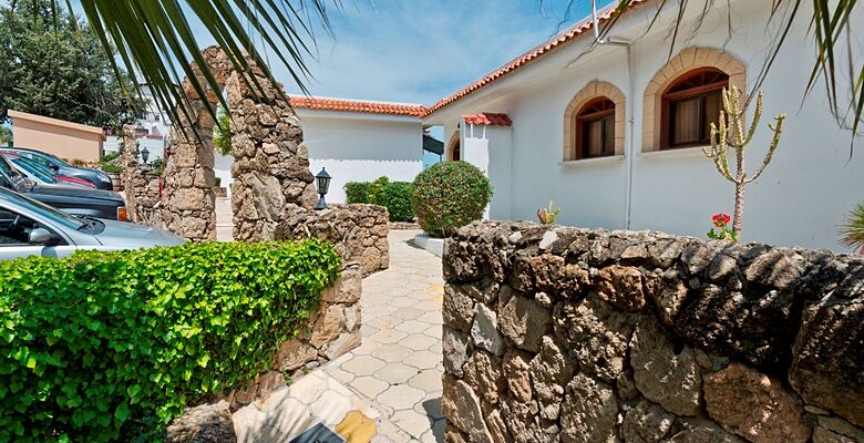 Hideaway Club Hotel