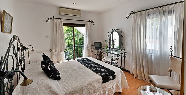 Hideaway Club Hotel