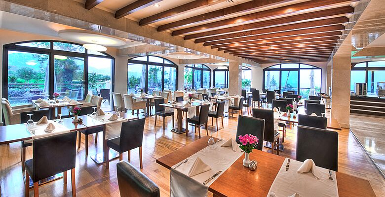 Korineum Golf Resort Hotel