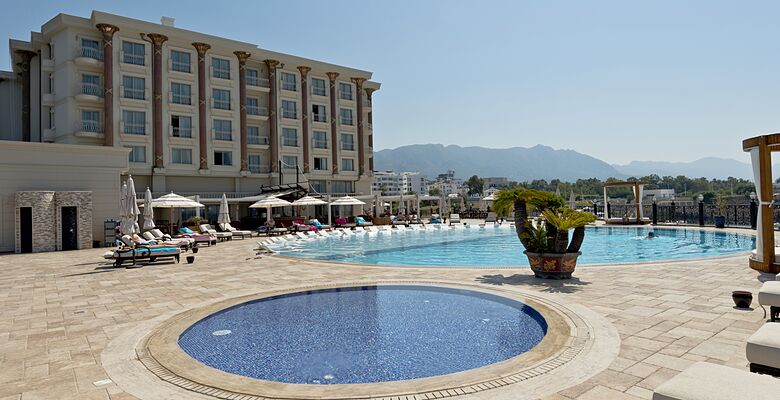 Les Ambassadeurs Hotel