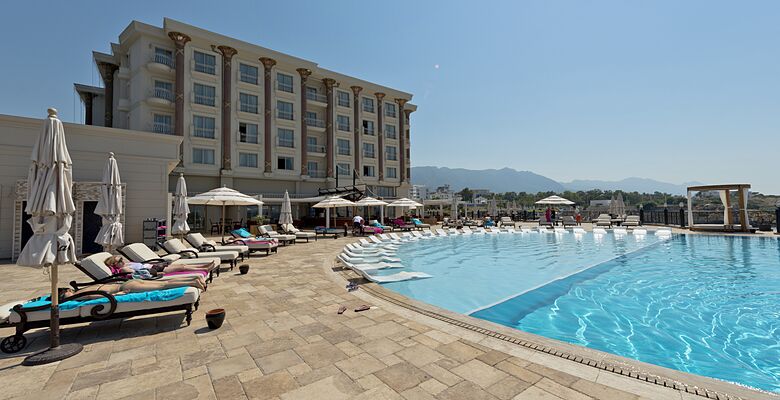 Les Ambassadeurs Hotel