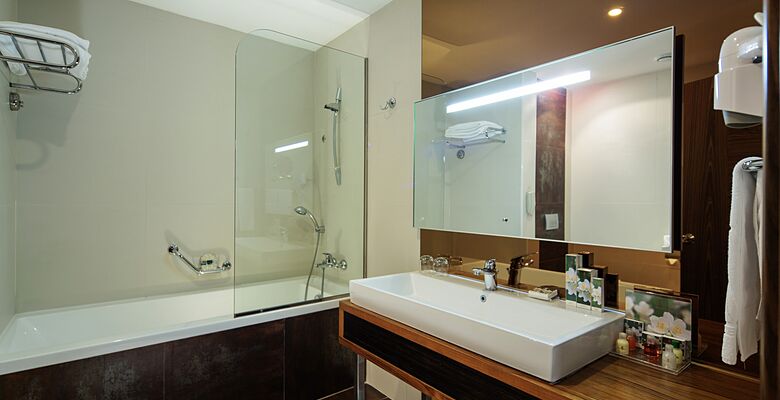 Noah's Ark Deluxe Hotel & Spa