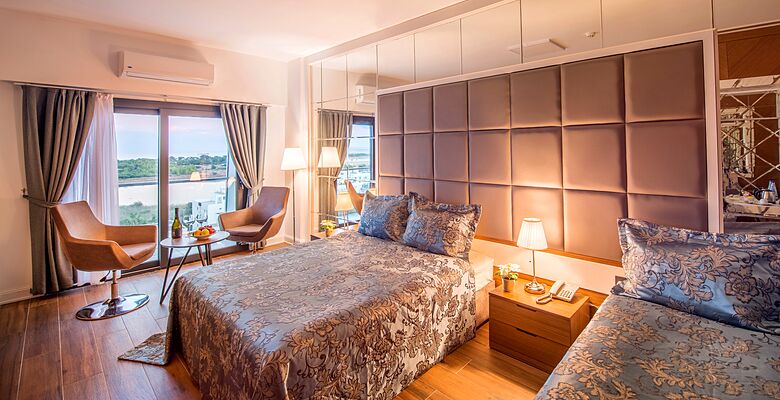 Novel Centre Point Hotel