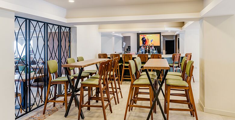 Olivia Palm Hotel